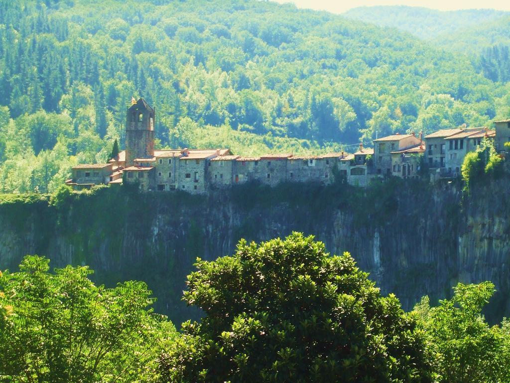 Hotel Hostal Mont-Rock Montagut Zewnętrze zdjęcie